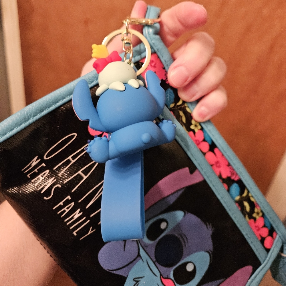 Disney Stitch Cosmetic Bag +  Bagcharm/Keychain - Picture 5 of 16